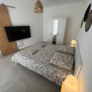 https://la-glycine-parking-gratuit-jardin-clim.fr-provencehotel.com