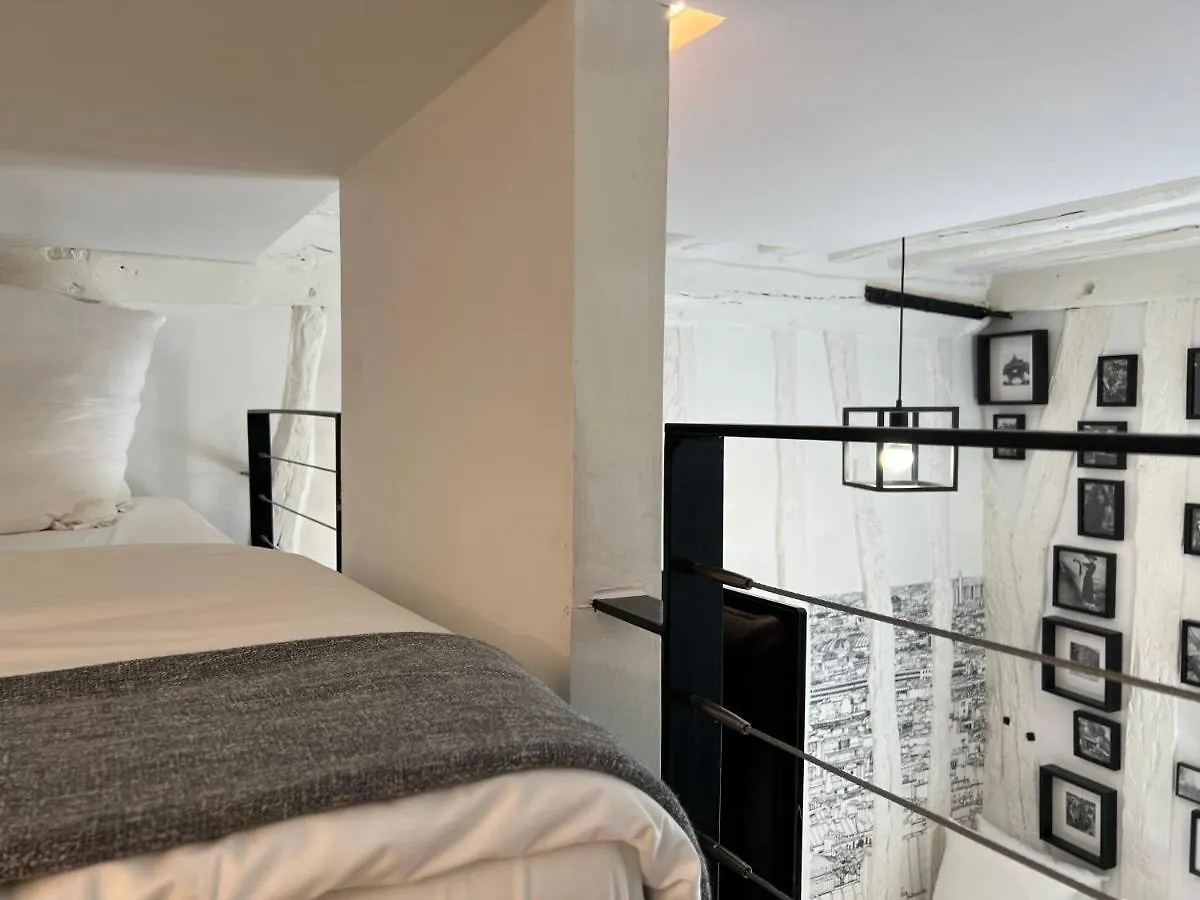 Appartement Studio Cléry Paris France